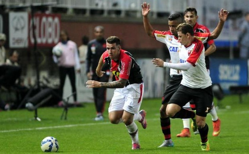 Flamengo perde pênalti aos 48 minutos do 2º tempo e fica no empate contra o São Paulo
