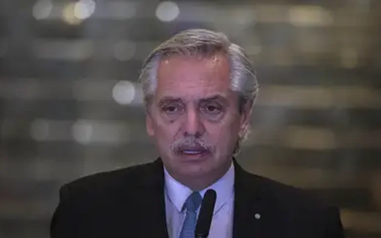 PF argentina apreende celular do ex-presidente Fernández após denúncia de agressão