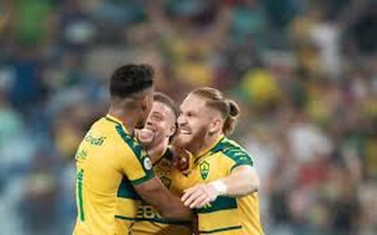 Cuiabá vence o Criciúma de virada por 2 a 1 e 'respira' no Campeonato Brasileiro