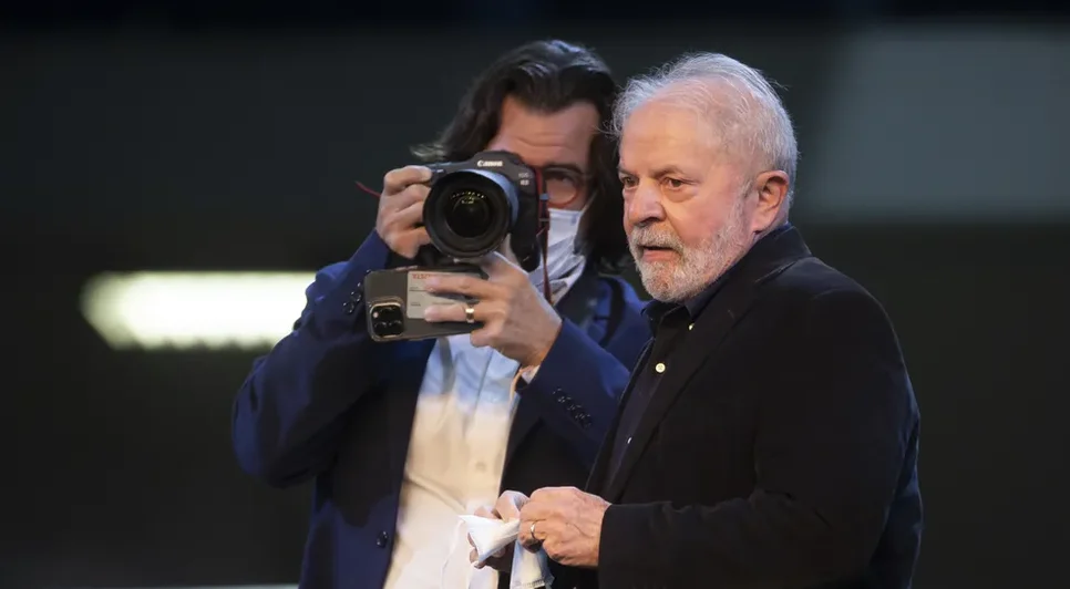 Fotógrafo Ricardo Stuckert, que acompanha Lula há 23 anos, deixa Secom e assume redes do presidente