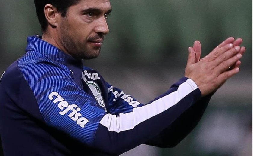 Abel lamenta hostilidade no Palmeiras: 'Difícil explicar às filhas por que o pai foi xingado'