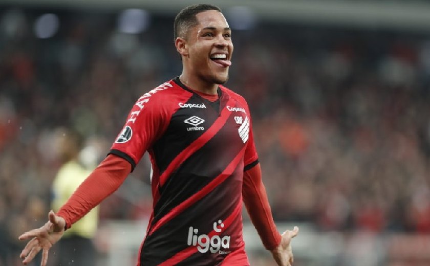 Vitor Roque se diz pronto para jogar no Barcelona e mira parceria com Lewandowski