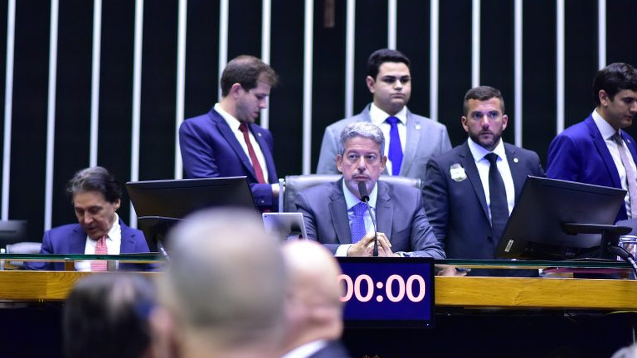 Deputados analisam projeto que proíbe bloqueio de recursos do INPI; acompanhe