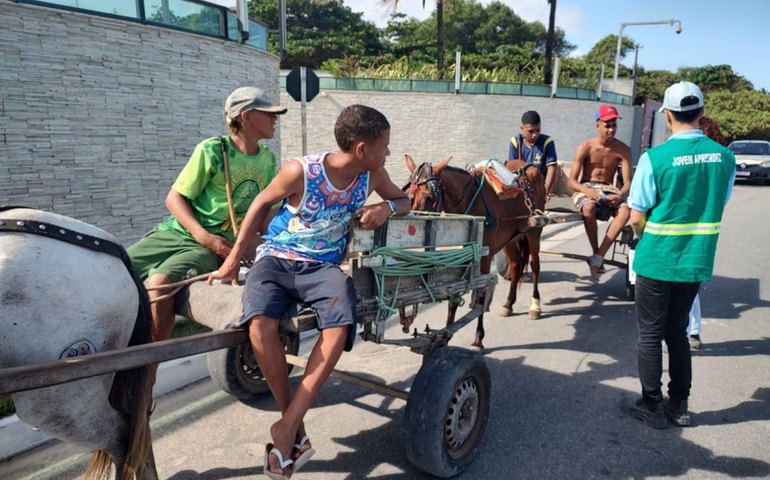 Desenvolvimento Sustentável orienta carroceiros em ações de Educação Ambiental