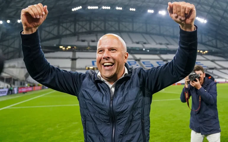 Quem é Arne Slot, técnico que disse 'não' três vezes à Premier League antes de ser anunciado pelo Liverpool 