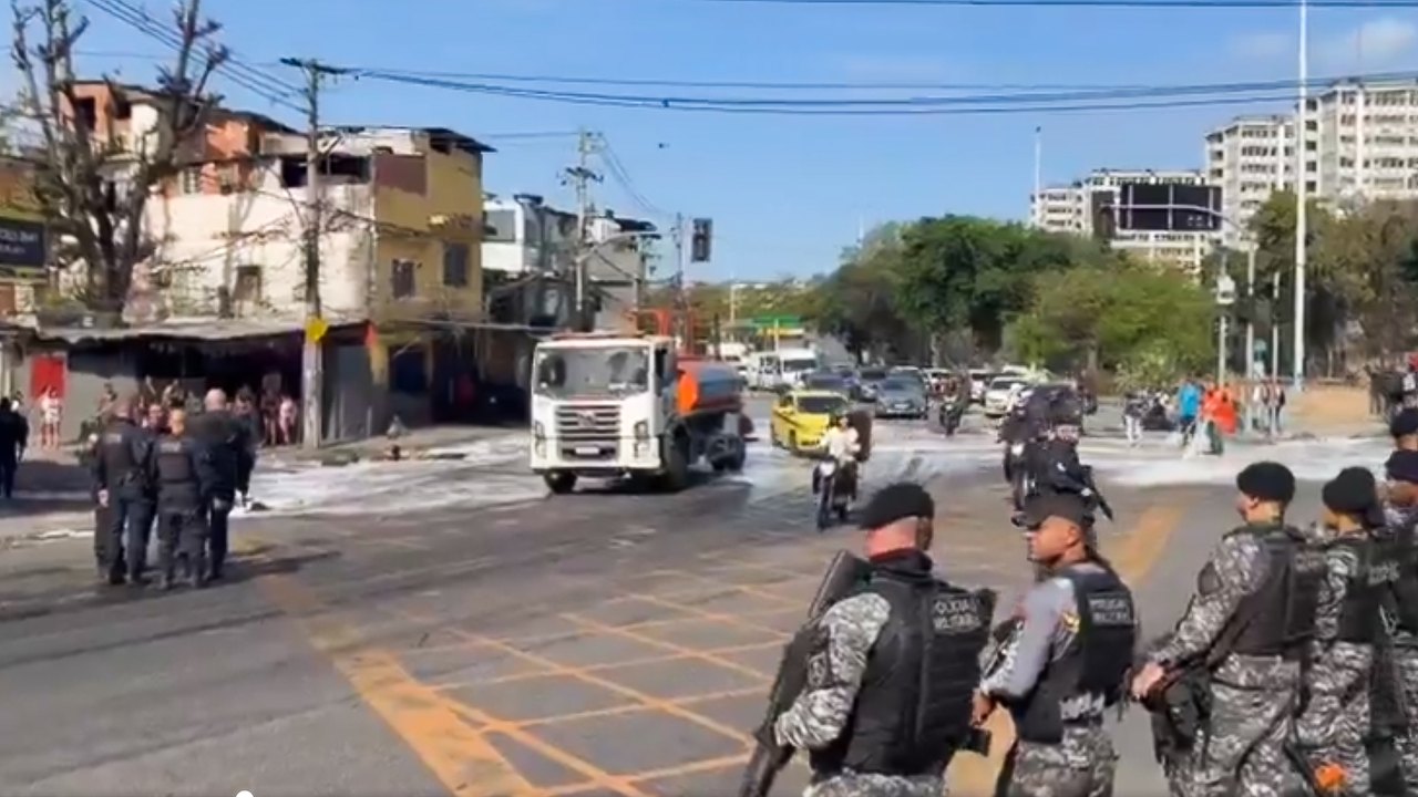 Manifestantes bloqueiam vias do Rio em resposta a operação policial