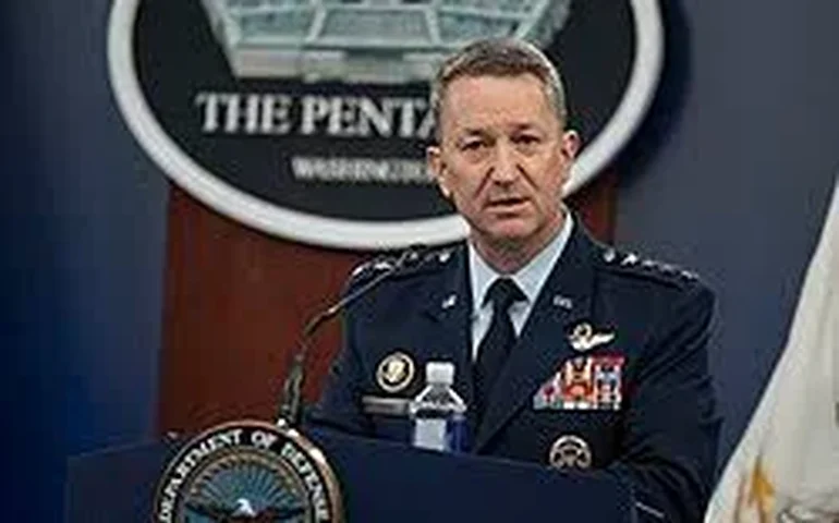 Dan Caine afirma que bloqueio marítimo dos EUA atinge navios em águas iranianas e internacionais