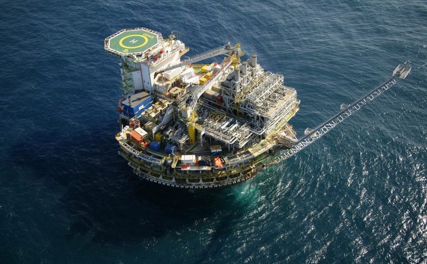 Petrobras diz que plataforma no campo de Cherne não teve estrutura afetada por incêndio