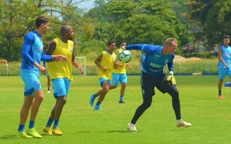 Azulão embarca para enfrentar o São Paulo