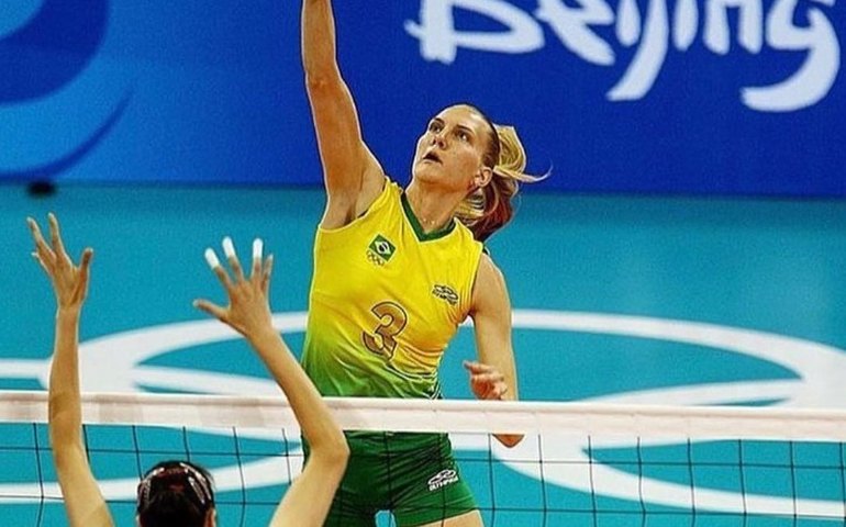Campeã olímpica de vôlei em 2008, Mari diz que foi cortada da seleção em 2012 por rixa entre os técnicos José Roberto Guimarães e Bernardinho