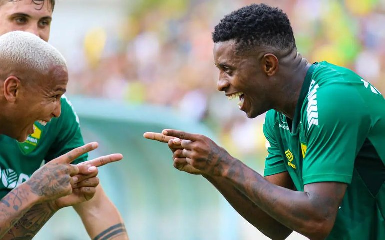 Cuiabá vence, continua na elite e tira vaga do Coritiba na Sul-Americana