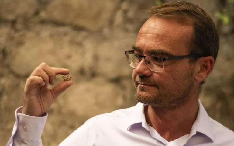 Descoberta inédita em Jerusalém: fragmento com escrita assíria revela mensagens entre reis