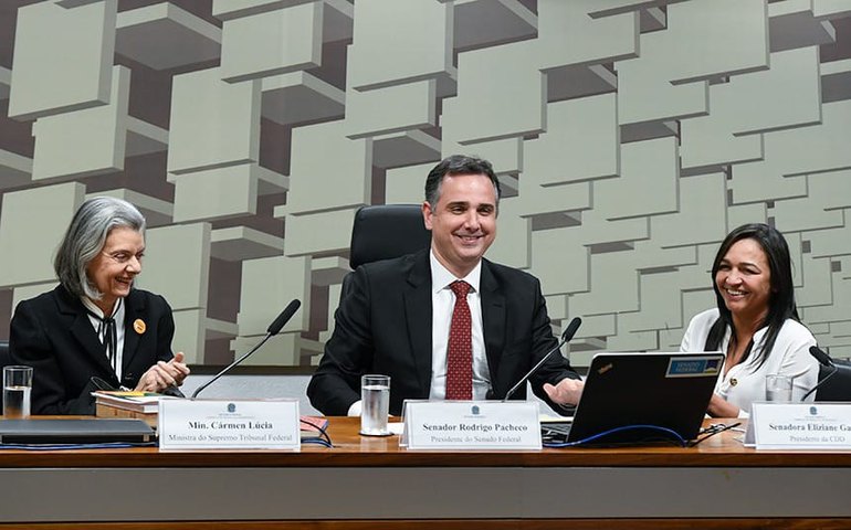 Debatedores apontam a necessidade de fortalecer a cultura democrática no Brasil