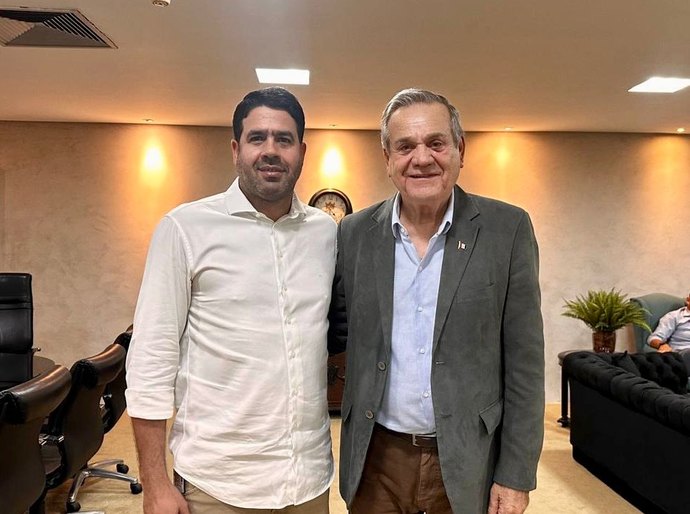 Pré-candidato a prefeito de Monteirópolis, Fabinho Monteiro se reúne com governador em exercício