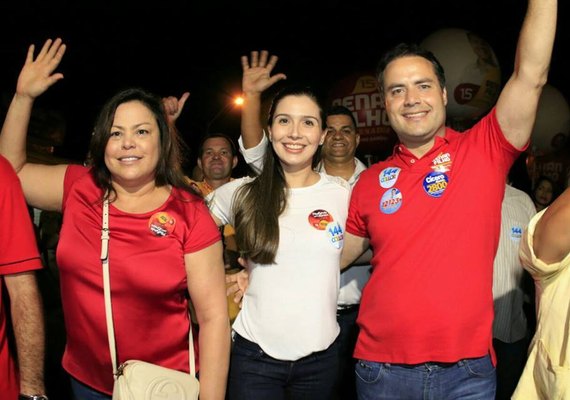 Renan Filho ganha em sua caminhada reforço de sua mãe e também da sua esposa