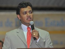 Pastor Josué Brandão prega no Castelo do Desfiladeiro
