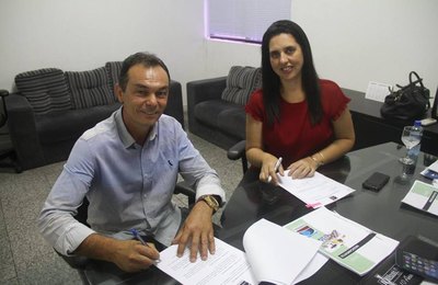 Prefeitura de Anadia adere ao Conisul para viabilizar economia na compra de medicamentos 