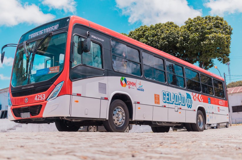 Prefeito JHC anuncia ônibus gratuitos para o Verão Massayó em parceria com VaideBet