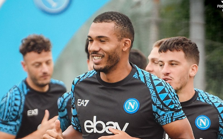 Osimhen brilha contra o Cagliari e encerra série de derrotas do Napoli no Italiano