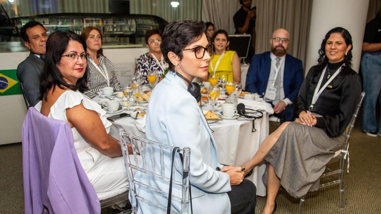 No Rio de Janeiro, secretária Roseane Vasconcelos participa de seminário internacional