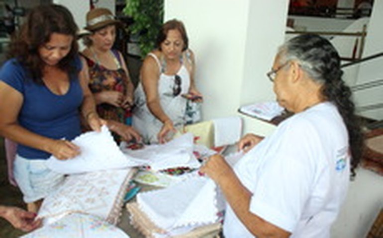 Artesãos alagoanos comercializam R$ 15 mil no primeiro mês do Café com Arte