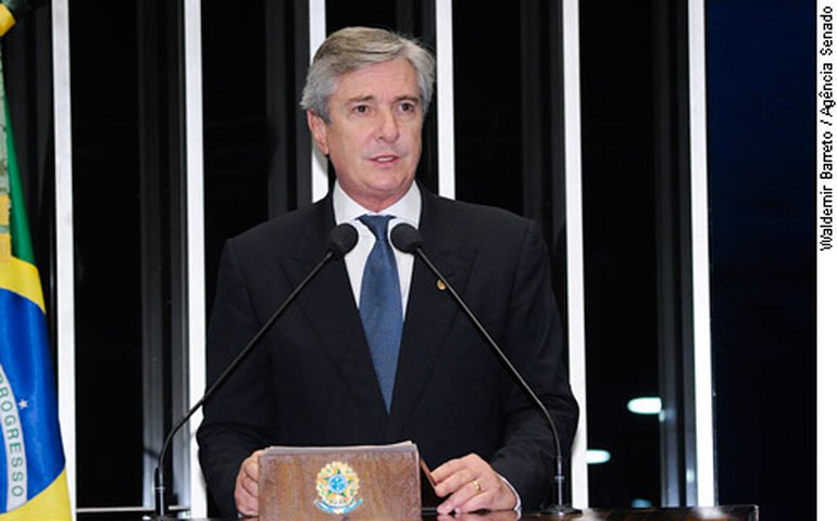 Fernando Collor apresenta a Temer propostas para &#8216;reconstruir país&#8217;