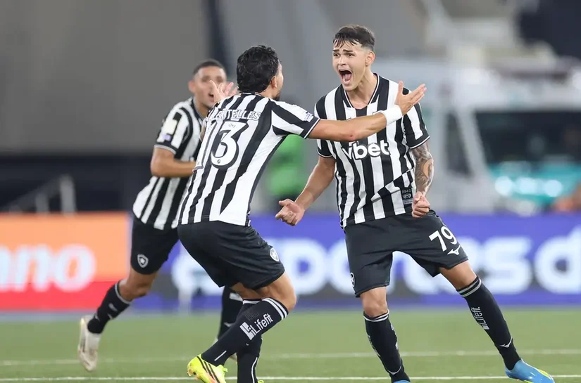 Com gol no último lance, Botafogo bate Santos na volta do Brasileirão