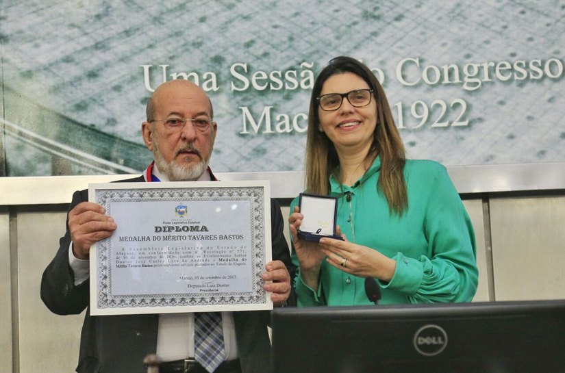 Presidente da Fiea é condecorado com a Comenda Tavares Bastos na ALE