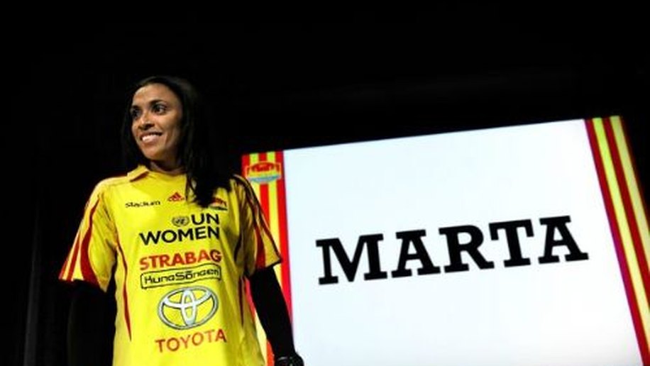 Alagoana Marta fecha com time da Suécia