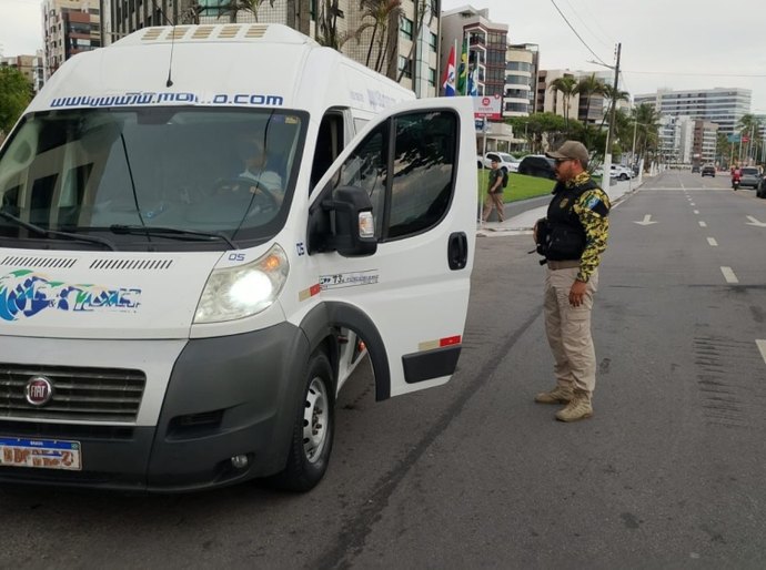 Operação Turismo Clandestino intensifica fiscalização na orla de Maceió