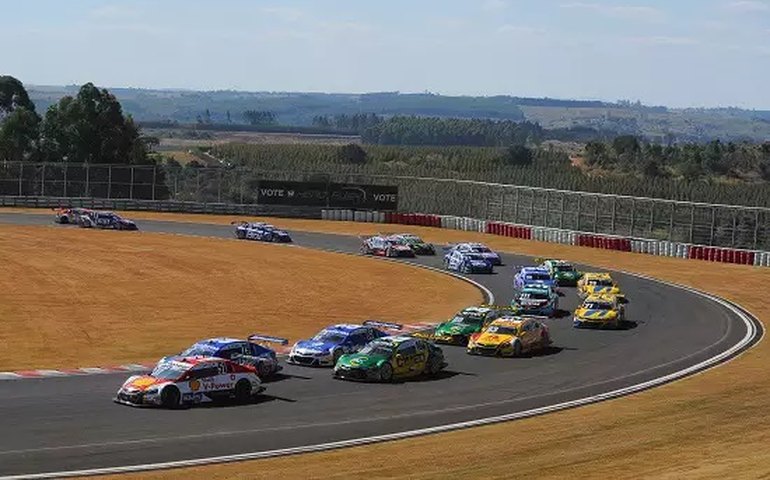 Velocitta chega à marca de 20 largadas na Stock Car e tem briga pela liderança
