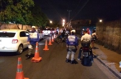 Lei Seca prende, recolhe CNHs e flagra 17 inabilitados ao volante
