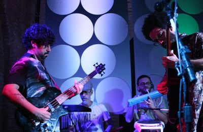 Gato Zarolho leva música dos anos 70, MPB e a psicodelia nordestina para o Teatro Deodoro