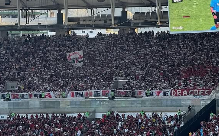 Organizada do São Paulo faz cobrança no CT na véspera do clássico contra o Corinthians