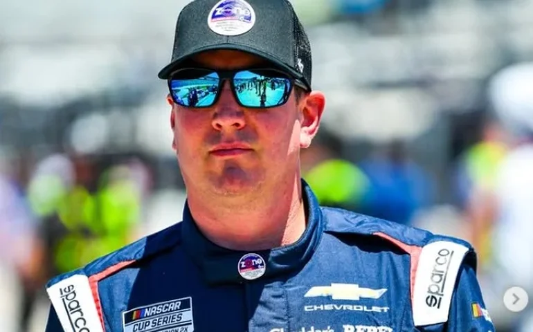 Piloto da Nascar desmaiou em simulador um dia antes de morrer, aponta agência