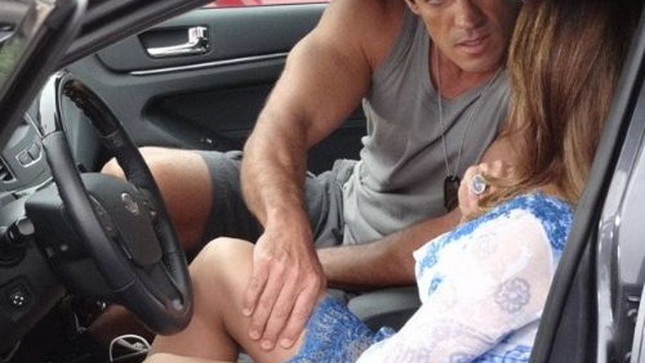 Fina Estampa: Ferdinand faz proposta indecente para Tereza