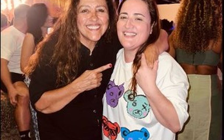 Irmã de Paulo Gustavo, Ju Amaral celebra estreia como atriz: ‘Há muito tempo não sinto um frio na barriga tão gostoso’