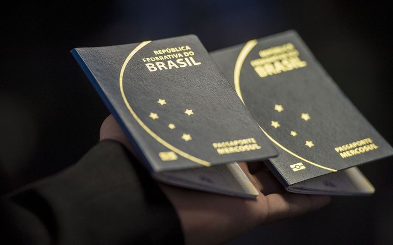 PF retoma emissão e distribuição de passaportes