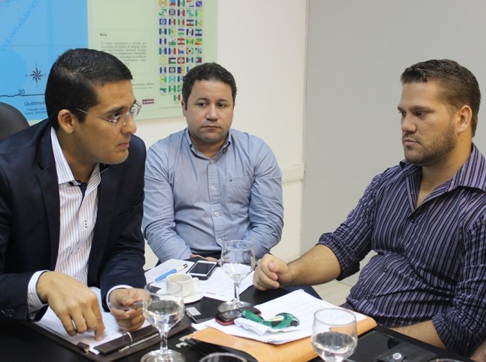 Após três propostas do governo, agentes penitenciários decidem manter greve