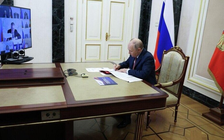 Putin diz que forças russas avançam em toda a linha de frente