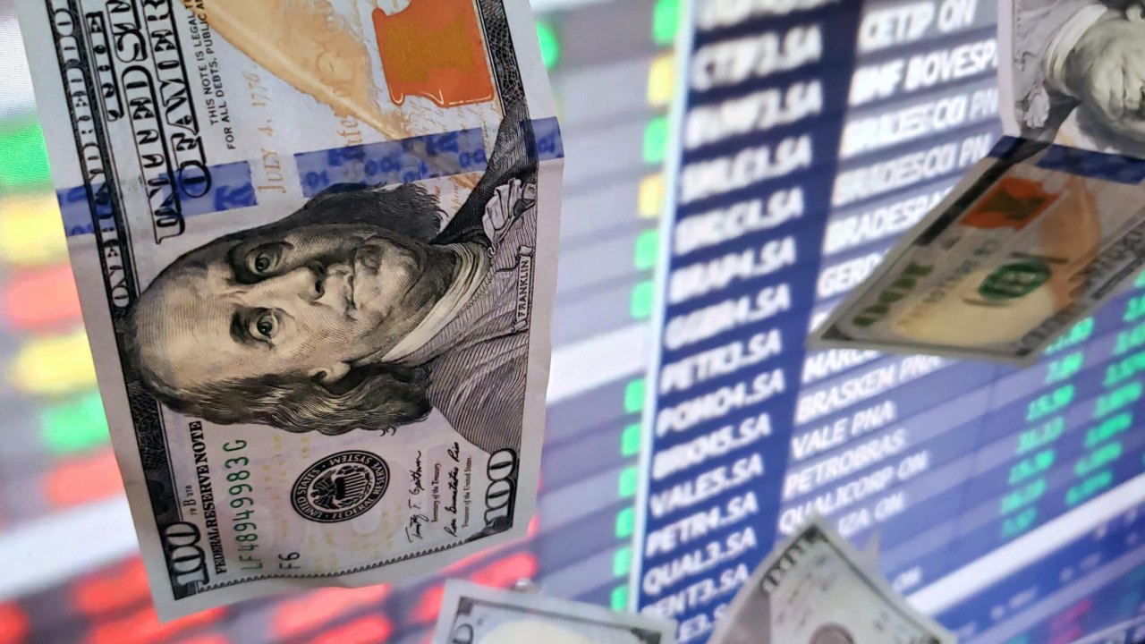 Dólar cai com realização de lucros; PEC dos Precatórios está no foco