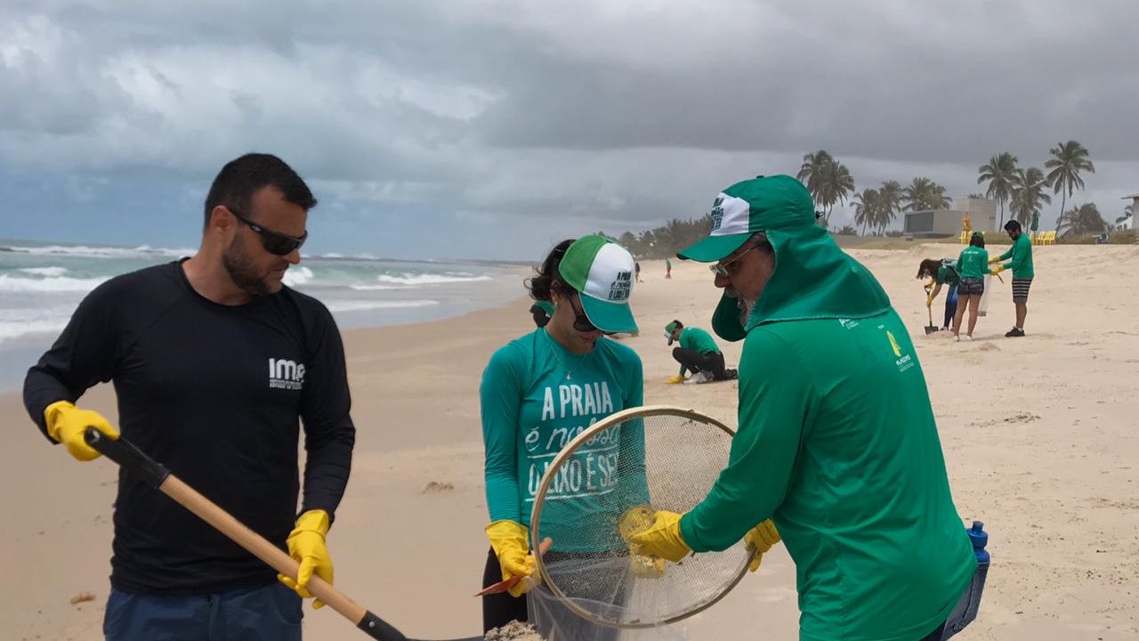 Formação de grupo técnico garante limpeza e monitoramento das praias de Alagoas