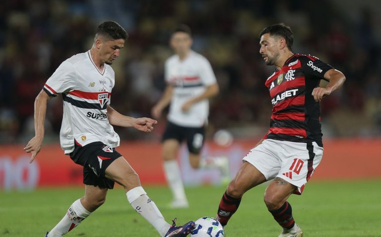 Buscando a liderança do Brasileiro, Flamengo enfrenta o São Paulo