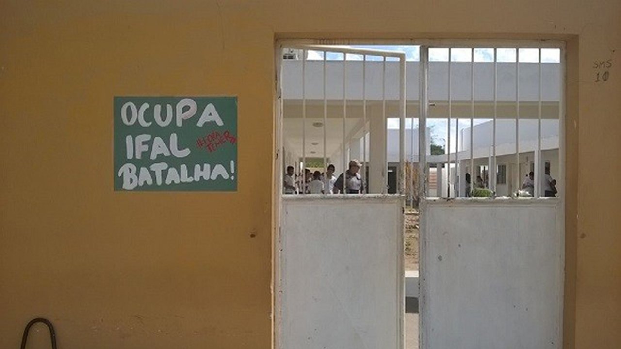 Estudantes desocupam Ifal de Batalha