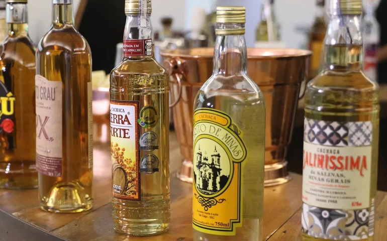 Governo de SP investiga mortes por metanol em bebidas falsificadas