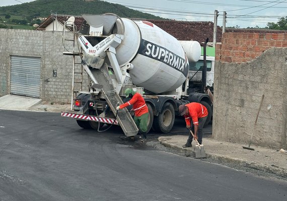 Pavimentação avança no Residencial Nossa Senhora Aparecida com serviços em 43 vias