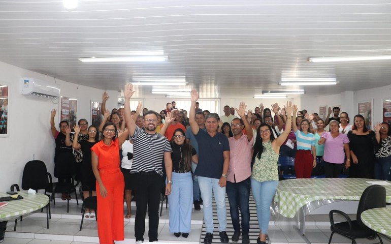 Em São José da Laje, prefeita Ângela Vanessa garante reajuste a servidores da Educação