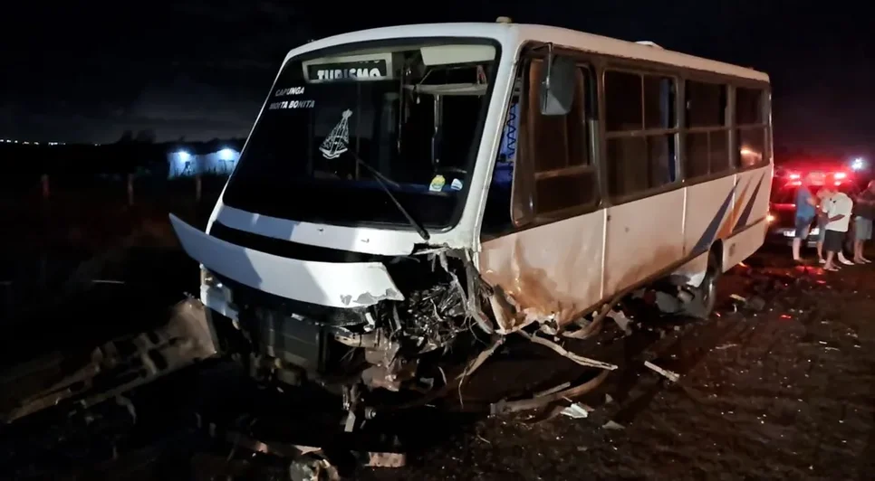 Motorista morre após colidir com micro-ônibus em Moita Bonita