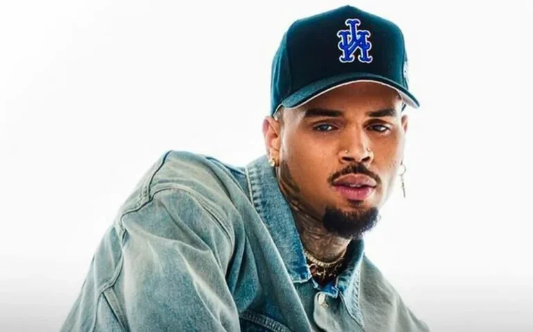 Chris Brown é preso em hotel no Reino Unido após acusação de agressão com garrafa em balada