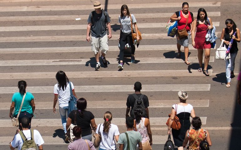 Expectativa de vida no Brasil em 2023 era de 76,4 anos, diz IBGE